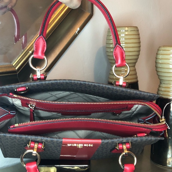 Michael Kors red and brown signature crossbody bag. - Picture 2 of 3